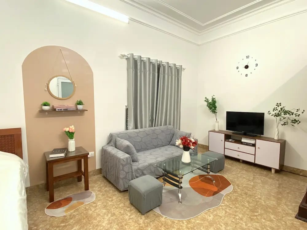 Private ground-floor studio with easy access and full amenities in Ba Dinh, Hanoi.