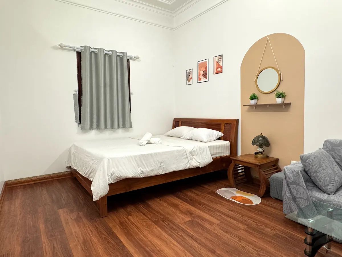 Private ground-floor studio with easy access and full amenities in Ba Dinh, Hanoi.