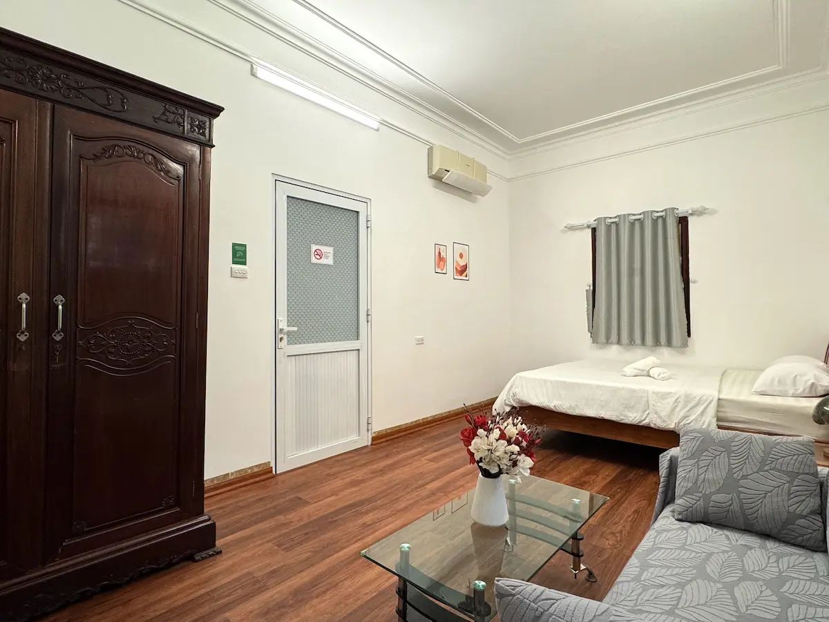 Comfortable 1st floor room with ensuite bathroom, perfect for short or long stays.